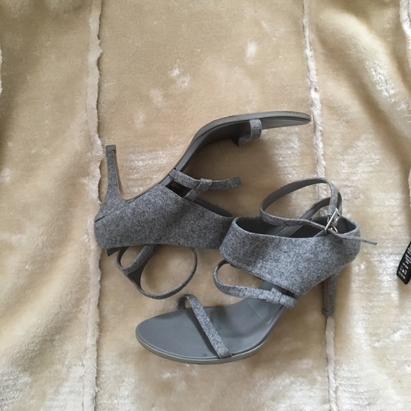 Alexander Wang Felt Sandals Collection Winter 2018 - Picture 5 of 7